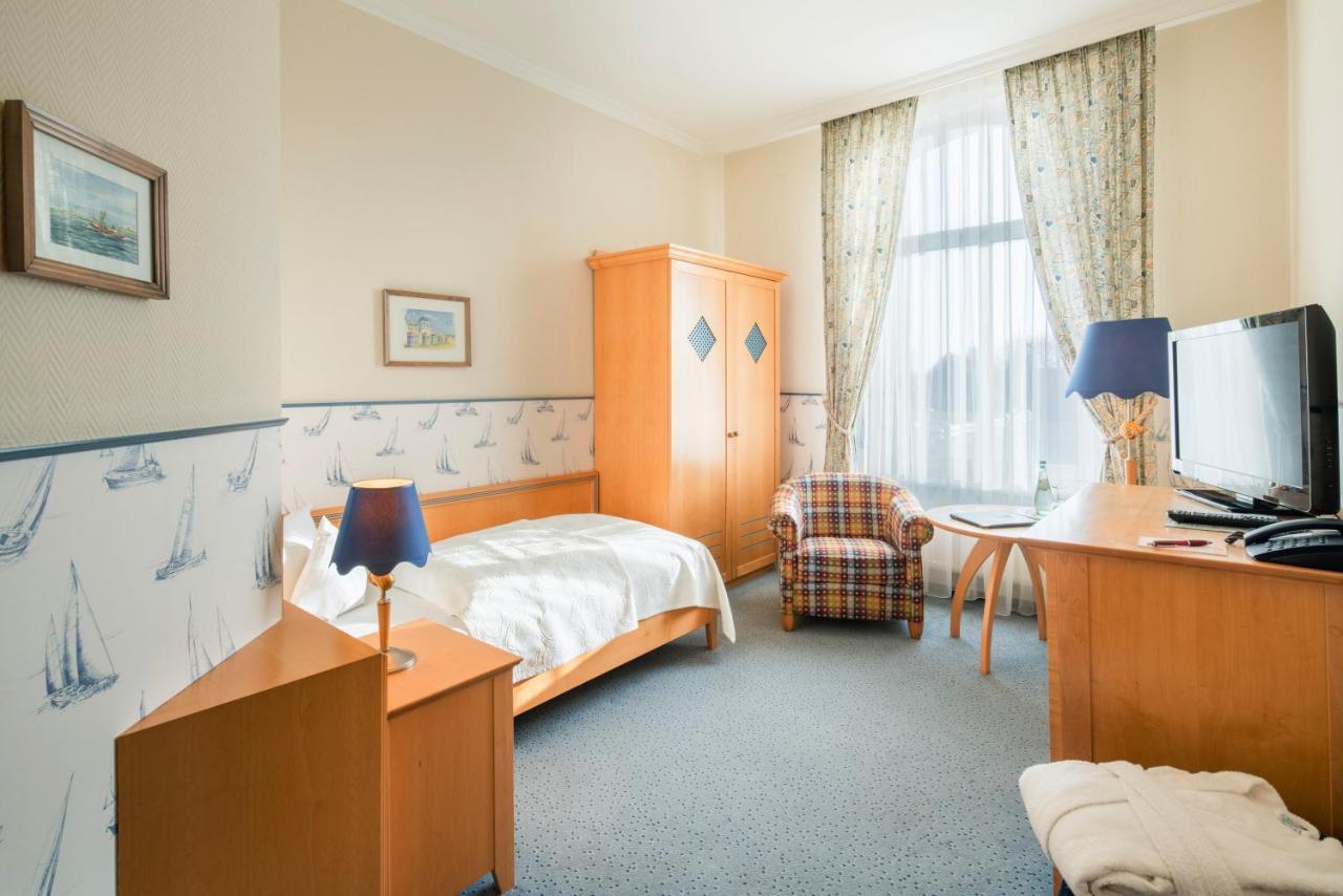 בורקום Inselhotel Vierjahreszeiten מראה חיצוני תמונה